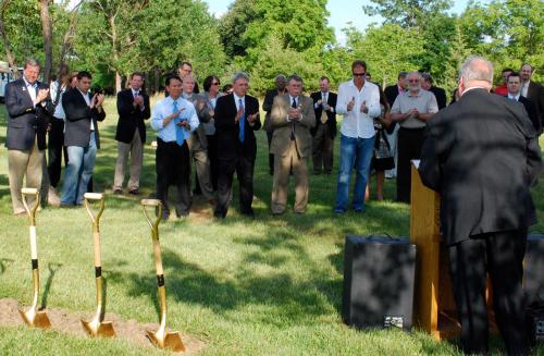 Mayor Peard speaks at ground breaking